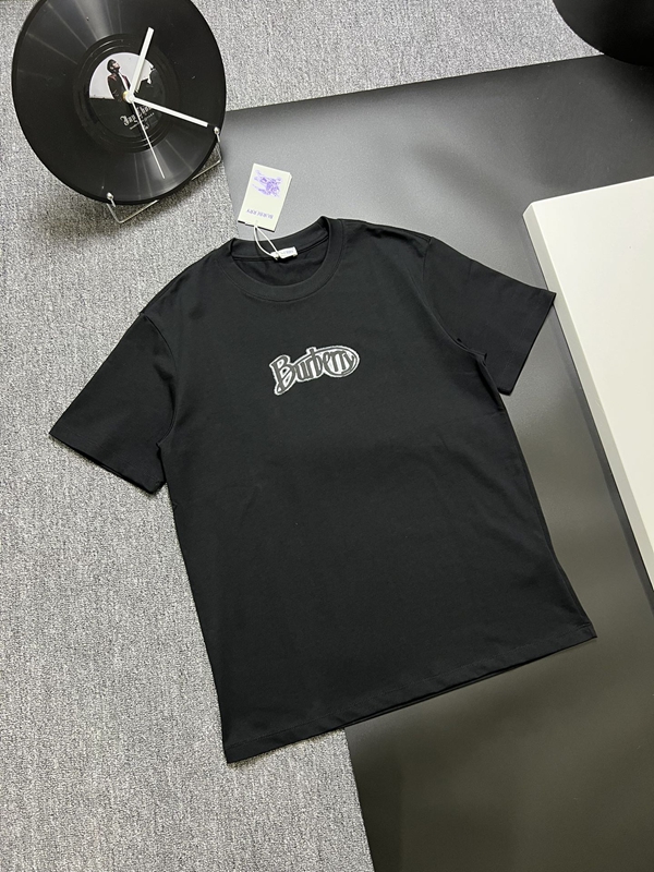 ブランドTシャツ着用イメージ